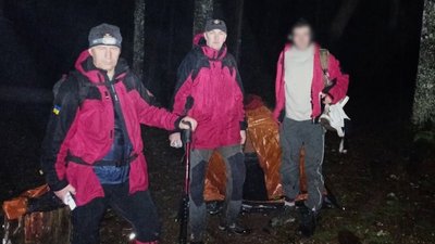 Гірські рятувальники розшукали туриста, який заблукав у горах на Івано-Франківщині