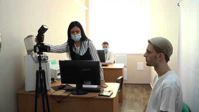 Миколаївські водії отримали нові посвідчення Миколаївські водії отримали нові посвідчення