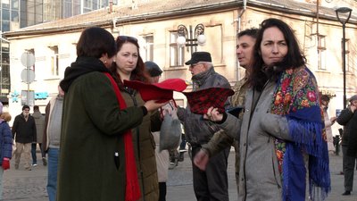 У Франківську провели благодійну коляду на підтримку бійців ЗСУ У Франківську провели благодійну коляду на підтримку бійців ЗСУ
