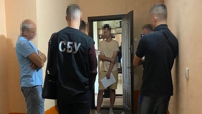 Розповсюджували фейки: у Луцьку викрили ботоферму, яку спонсорували з Росії Розповсюджували фейки: у Луцьку викрили ботоферму, яку спонсорували з Росії