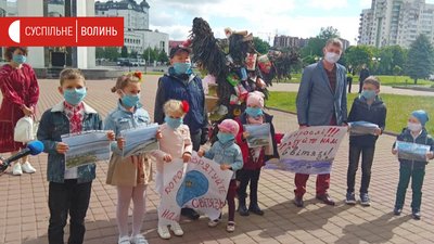 Волинські урядники відповіли дітям, які влаштували акцію на захист Світязя