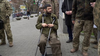 На інсталяцію "Хрест ЗСУ" встановили інформаційну табличку На інсталяцію "Хрест ЗСУ" встановили інформаційну табличку