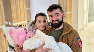 Ольга та Віктор Просяновські з донькою