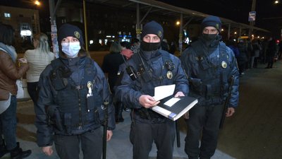 Військовослужбовці військової частини 3033 Національної гвардії патрулюють вулиці Запоріжжя