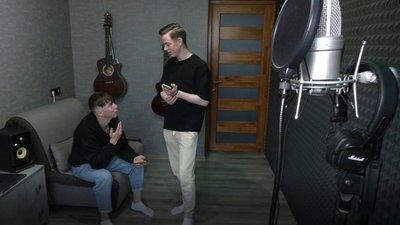 Писав пісні на уроках. Якими були шкільні роки та юність фронтмена гурту "Kalush Orchestra" Олега Псюка Писав пісні на уроках. Якими були шкільні роки та юність фронтмена гурту "Kalush Orchestra" Олега Псюка