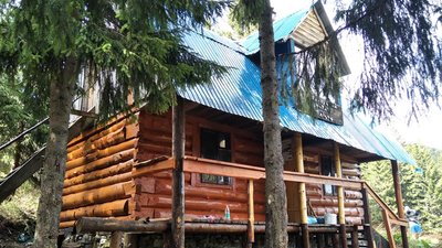 Волонтери та туристи у Карпатах відновили будинок-прихисток Волонтери та туристи у Карпатах відновили будинок-прихисток