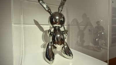 Скульптуру Джеффа Кунса продали за 12 мільйонів доларів для допомоги Україні