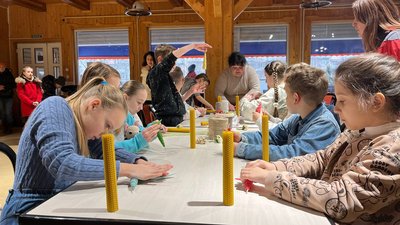 В Ужгороді провели майстер-клас з виготовлення Стрітенських свічок
