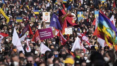 У Берліні на Лондоні на протест проти війни в Україні вийшли понад 30 тисяч людей У Берліні на Лондоні на протест проти війни в Україні вийшли понад 30 тисяч людей