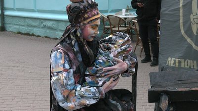Актори театру пантоміми представили перформанс "Ніжність" Актори театру пантоміми представили перформанс "Ніжність"