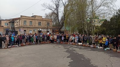 Прийшли уп'ятеро більше людей. У Володимирівському храмі Кропивницького молились за військових, Україну і перемогу