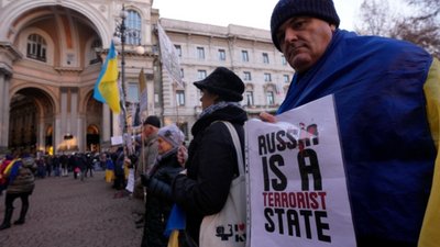 La Scala відкрила сезон російською оперою, а українці прийшли під театр із протестом