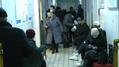 У черзі — по кілька годин. Як іванофранківці безкоштовно здають ПЛР-тест У черзі — по кілька годин. Як іванофранківці безкоштовно здають ПЛР-тест