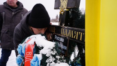 Родина загиблого воїна з Липової Долини придбала зарядну станцію його побратимам Родина загиблого воїна з Липової Долини придбала зарядну станцію його побратимам