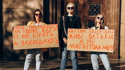 Жінки під час мітингу, 28 жовтня 2023 року Жінки під час мітингу, 28 жовтня 2023 року