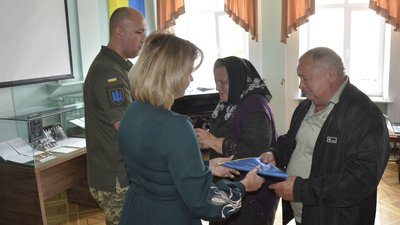 Родинам загиблих бійців вручили орден "Полеглого воїна"