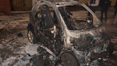 За добу в Миколаєві рятувальники гасили житловий будинок та автомобіль За добу в Миколаєві рятувальники гасили житловий будинок та автомобіль