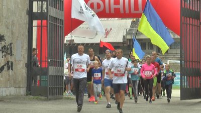 Біжу за Героїв України. Франківці долучилися до легкоатлетичного пробігу