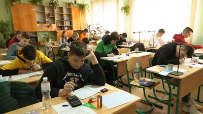 Всеукраїнська олімпіада з фізики в Івано-Франківську: учасники провели день експериментів Всеукраїнська олімпіада з фізики в Івано-Франківську: учасники провели день експериментів