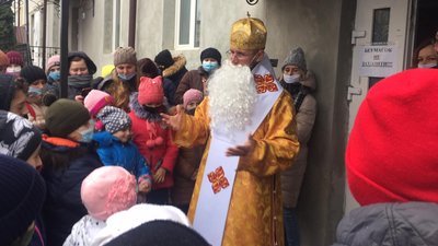 У тернопільському "Карітасі" роздавали подарунки дітям У тернопільському "Карітасі" роздавали подарунки дітям