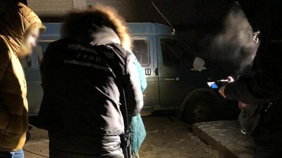 На Київщині поліція затримала озброєну банду, двоє силовиків дістали поранення На Київщині поліція затримала озброєну банду, двоє силовиків дістали поранення