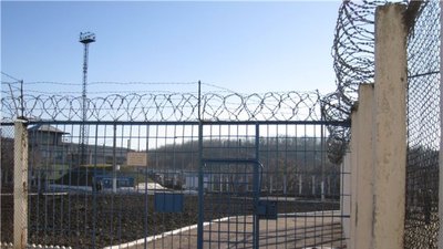 Працівник Петрівської колонії незаконно допускав інспекторку до чергування зі зброєю. ДБР