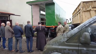 На Тернопільщині автомобіль переобладнали під польову кухню