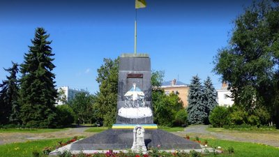Приблизно тут буде встановлена 50-метрова щогла Приблизно тут буде встановлена 50-метрова щогла