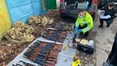 Житель Полтавщини організував масштабний канал незаконного збуту зброї — Нацполіція