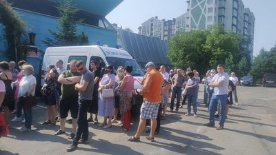 Вакцинація у Франківську: від ранку у центрі вакцинації щепили 250 людей Вакцинація у Франківську: від ранку у центрі вакцинації щепили 250 людей