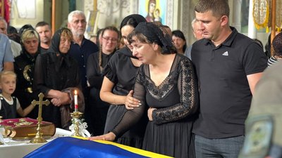 На Закарпатті попрощалися із полеглим на війні медиком Володимиром Вудмаском На Закарпатті попрощалися із полеглим на війні медиком Володимиром Вудмаском