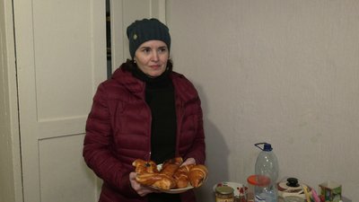 "Це нам тут найближчі люди": у Рівному переселенки пекли випічку та поділилися нею із землячками "Це нам тут найближчі люди": у Рівному переселенки пекли випічку та поділилися нею із землячками