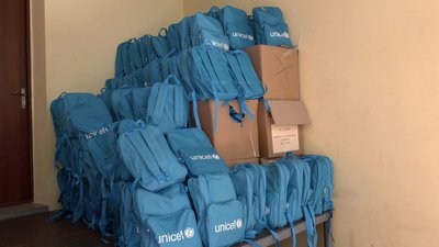 У Луцьку дітям переселенців та військових подарували портфелі зі шкільним приладдям У Луцьку дітям переселенців та військових подарували портфелі зі шкільним приладдям