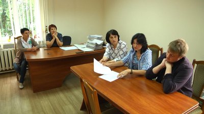У виконавчому апараті Хмельницької райради з 18 працівників залишилося лише п'ять. Інші - звільнилися через невиплату зарплати. У виконавчому апараті Хмельницької райради з 18 працівників залишилося лише п'ять. Інші - звільнилися через невиплату зарплати.