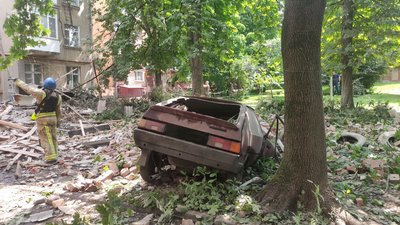 У Сумах безпілотник влучив в будинок У Сумах безпілотник влучив в будинок