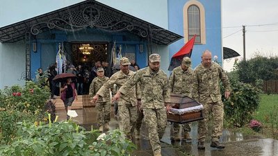 На Тернопільщині провели в останню дорогу воїна Петра Калинія