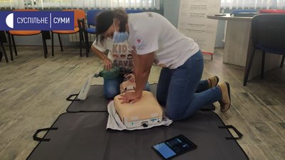 Всесвітній день першої меддопомоги: у Сумах медики вчили школярів рятувати життя Всесвітній день першої меддопомоги: у Сумах медики вчили школярів рятувати життя