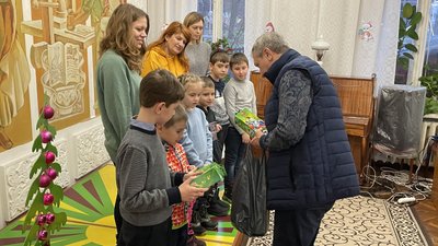 За безпечне місце в небезпечному світі: діти подякували колективу Черкаської юнацької бібліотеки За безпечне місце в небезпечному світі: діти подякували колективу Черкаської юнацької бібліотеки