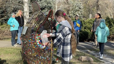 У Миколаєві зібрали 250 кг пластикових кришок, щоб допомогти ЗСУ У Миколаєві зібрали 250 кг пластикових кришок, щоб допомогти ЗСУ