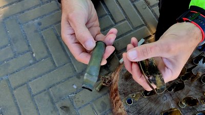 Прилучанин робить янголів з відстріляних гільз, щоб зібрати гроші для ЗСУ