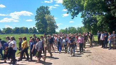 У Боромлі на Сумщині прощалися з військовослужбовицею Євгенією Семененко У Боромлі на Сумщині прощалися з військовослужбовицею Євгенією Семененко
