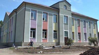 Парламент дозволив здавати в оренду майно закритих сільських шкіл