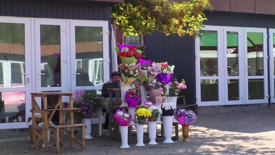 Без електрики та води: як працюють квіткарки з Центрального ринку