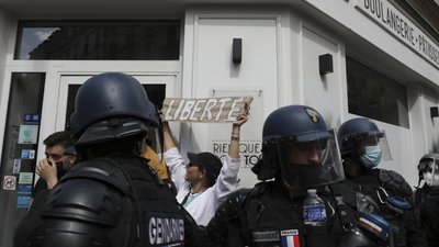 У Франції протестували проти примусової вакцинації У Франції протестували проти примусової вакцинації