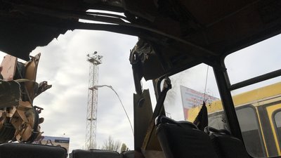 В Одесі вантажний кран протаранив маршрутку: троє людей травмувалися В Одесі вантажний кран протаранив маршрутку: троє людей травмувалися