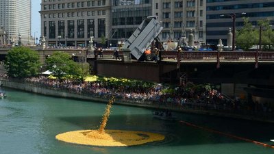 У США влаштували "перегони" гумових качок. Що отримали переможці