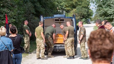 На Тернопільщині попрощалися з трьома військовослужбовцями