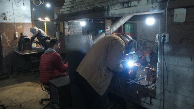Для обігріву та приготування їжі: вінничани виготовили понад 600 окопних пічок та буржуйок