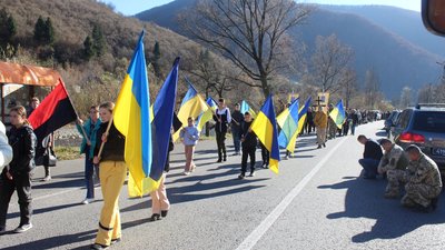 На Закарпатті попрощалися із полеглим на війні Іваном Клочуряком На Закарпатті попрощалися із полеглим на війні Іваном Клочуряком