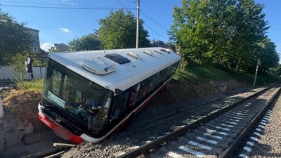дтп на вулиці кармелюка, 78 у Чернівцях за участі тролейбуса